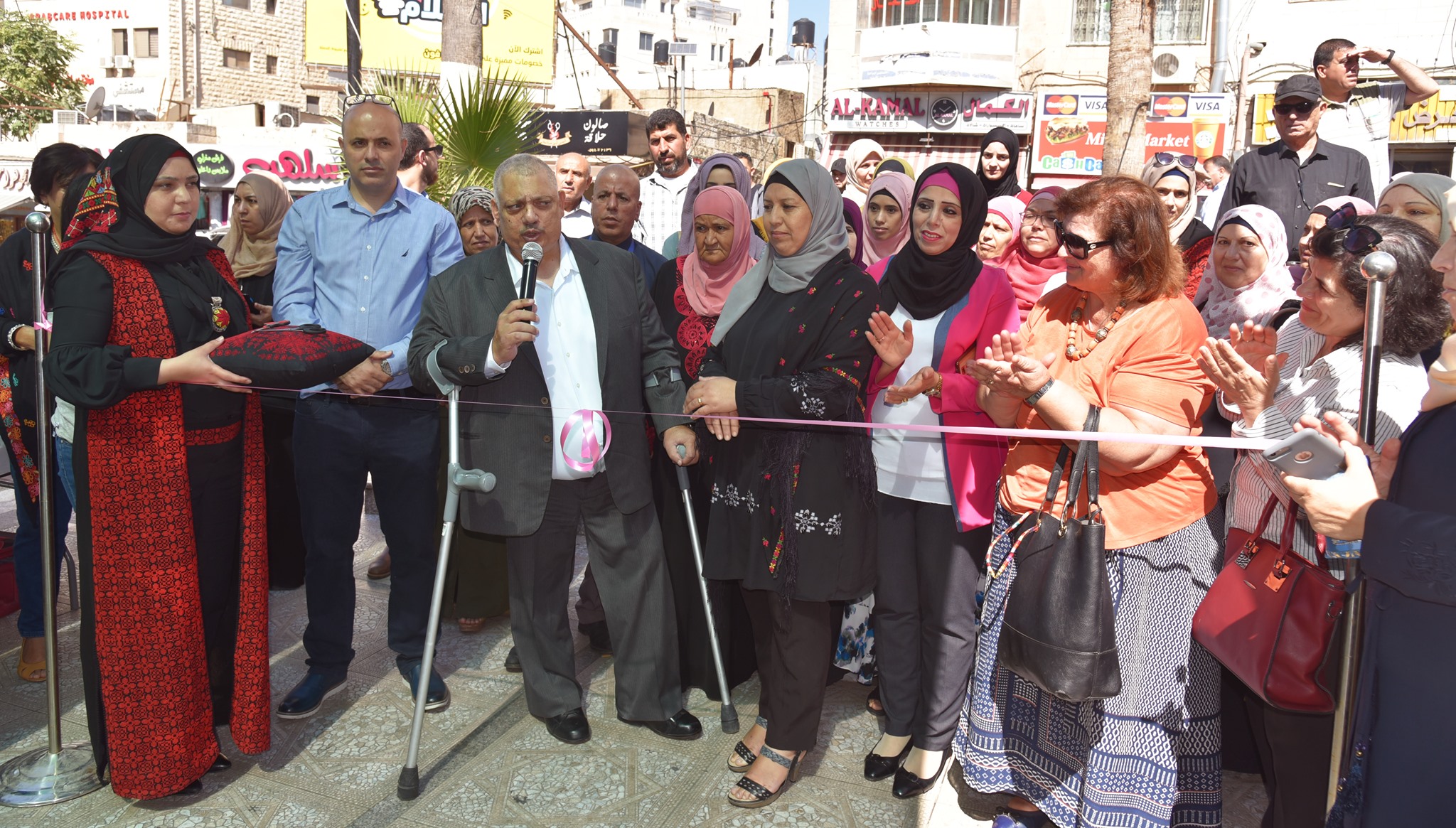 افتتاح معرض " كنعانيات" للمنتجات الفلسطينية النسوية في مركز البيرة الثقافي